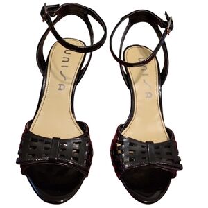 Unisa Bow Tie Heels With Buckle Strap Size 6M